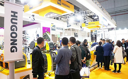 第二届进博会NBA网站app意大利CEA展位数字化焊机很受欢迎